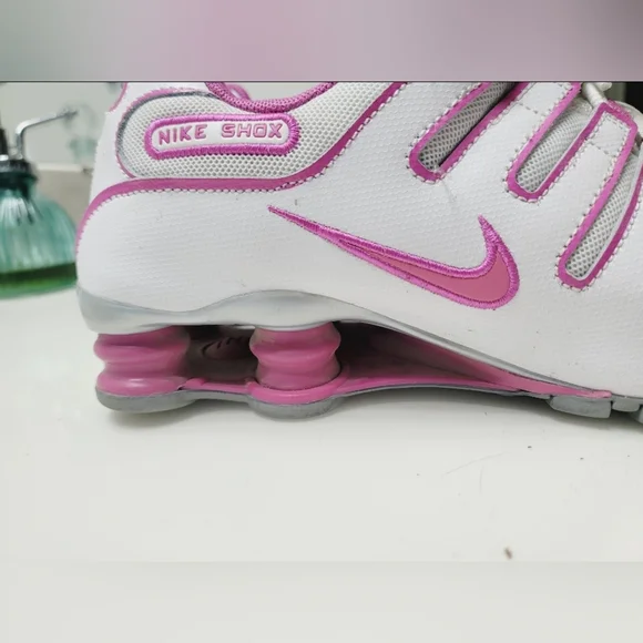 Womens Nike Shox Sneakers Pink & White Athletic Shoes - Picture 4 of 12